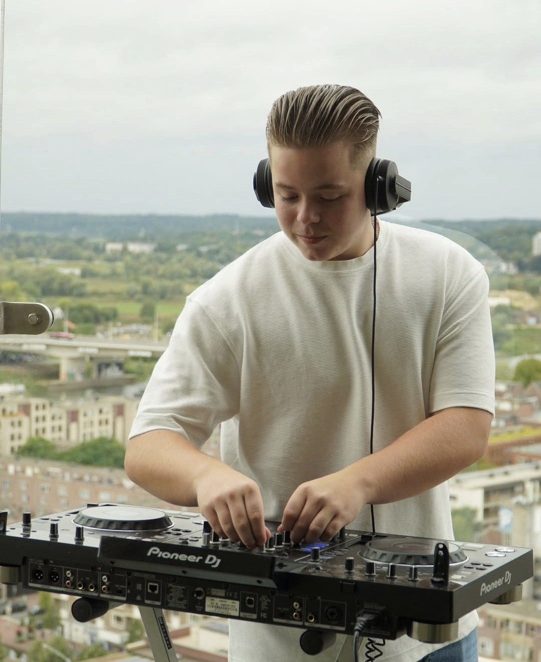B-Proud achter de decks hoog boven Arnhem
